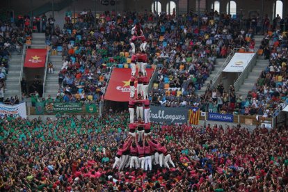 Els Xiquets de Hangzhou han descarregat el 3 de 9 amb folre a la Tarraco Arena Plaça en el Concurs de Castells de l'1 d'octubre de 2016