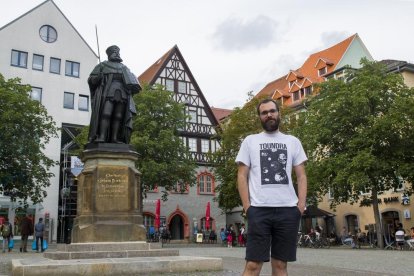 El reusenc Vicenç Torrent, en una plaça de Jena.