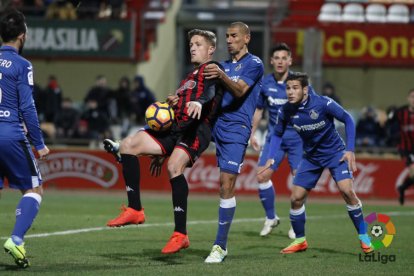 Este agarrón a Edgar suponía el penalti del empate.