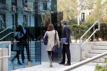 El abogado de Jordi Sànchez, el letrado Jordi Pina, entrando en la Audiencia Nacional para asistir a la vista sobre el recurso interpuesto contra su encarcelamiento.