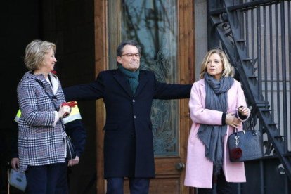 El expresidente de la Generalitat Artur Mas con las exconsejeras|exconselleres Irene Rigau y Joana Ortega, el 6 de febrero de 2017