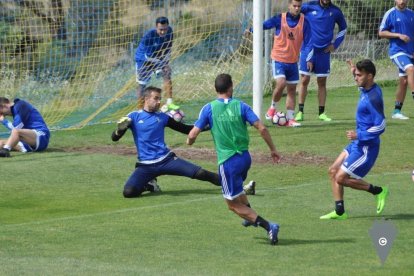 El Cádiz, entrenando ayer.