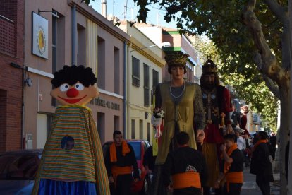 La cercavila de la XIV Trobada Gegantera ha començat al Passeig Joan Maragall.