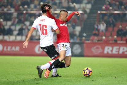 Tejera, durante el Nàstic-Mallorca de la primera vuelta, un duelo muy accidentado que acabó con 2-2 y tangana al final.