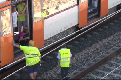 Els trens tornen a circular per una sola via al Camp de Tarragona, amb retards de més de 45 minuts