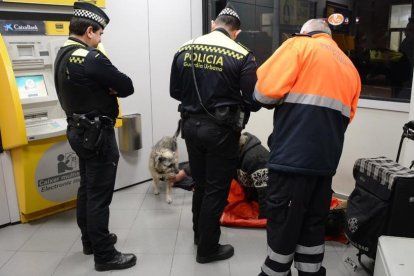 Imatge d'arxiu d'una acció feta a causa de les baixes temperatures amb els sense sostre a Tarragona