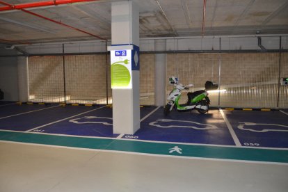 La xarxa municipal de recàrrega de vehicles elèctrics de Reus registra més de 2.200 usos el 2015