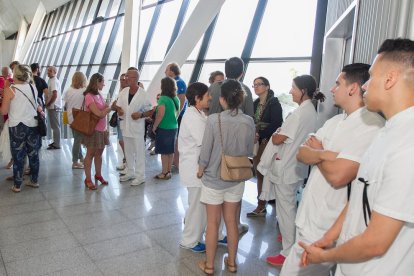 Ahir dimecres al matí, a l'inici de la reunió negociadora, alguns treballadors van voler acostar-se a donar suport al Comitè d'Empresa.