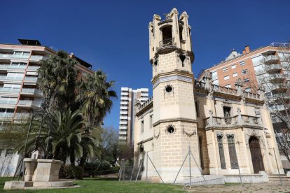 Edifici modernista de la Quinta de Sant Rafael, obra de Juli Maria Fossas, on va viure Puig i Valls.