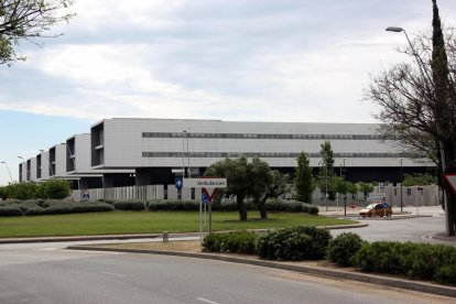 Una imatge d'arxiu de la façana de l'Hospital de Sant Joan des de l'avinguda de Bellisens.