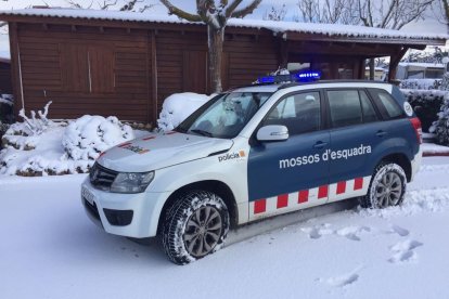 Un vehículo de los Mossos d'Esquadra, este fin de semana, en la comarca del Priorat.