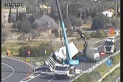 El accidente se ha producido en el punto kilométrico 309 del AP-7, a la altura de l'Ampolla.