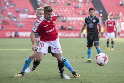 Juan Muñiz, en la imagen contra el Lugo, podría ser titular esta noche.