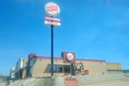 El segon local del Burger King del Vendrell està ultimant els darrers detalls.