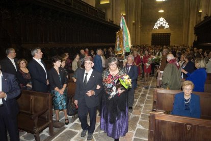 Un moment de l'ofrena floral a la Catedral.