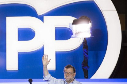 El líder del PP, Mariano Rajoy, aquest diumenge al balcó de la seu del carrer Génova de Madrid