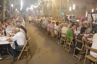 Un momento de la cena, que contó con la actuación musical de Shákata Duo.