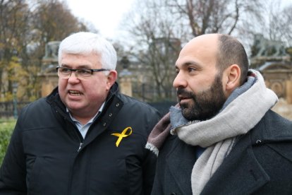 El vicepresidente de l'ANC, Agustí Alcoberro, y el portavoz de Òmnium, Marcel Mauri, en Bruselas.