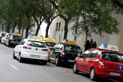 Las autoescuelas y los alumnos resultan afectados cuando un examinador no puede ir al trabajo.