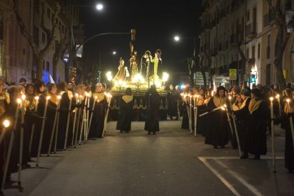 La Germandat de Natzarè luce los vestidos renovados del misterio más antiguo