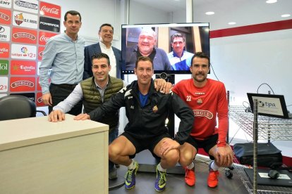 El conseller delegat Joan Oliver i l'entrenador Jaume Delgado van assistir a la posada de llarg per a través d'Skype i des de la Xina.