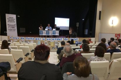 Un momento de la charla que ha realizado por la mañana el facultativo Xavier Lleonart del sindicato Metges de Cataluña.