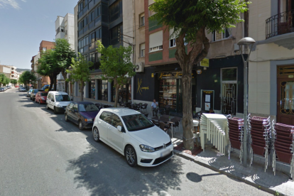 El foc s'ha produït a la cuina d'un bar-restaurant situat al número 41 de Rambla Catalunya de Tortosa.