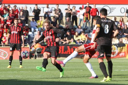 Olmo, comandant de la defensa del CF Reus.