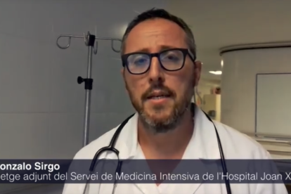 Instant del vídeo en què els professionals sanitaris expliquen la seva experiència en els atemptats.