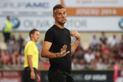 Lluís Carreras, a l'àrea tècnica de l'equip visitant durant el partit disputat el vespre d'ahir a Reus.