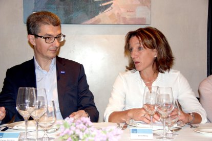 Carles Navarro, director general de BASF España y Anne Berg, directora de los centros de producción en el Estado.