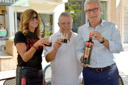 Imatge de la presentació de l'ampolla commemorativa de vermut Izaguirre per Santa TEcla 2017.