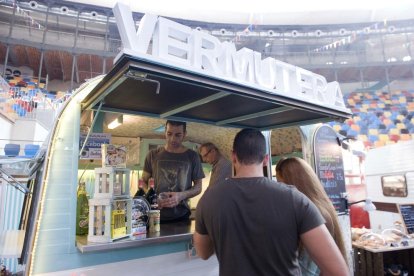 Vermú, food trucks y música en el Vermouth Festival de la TAP