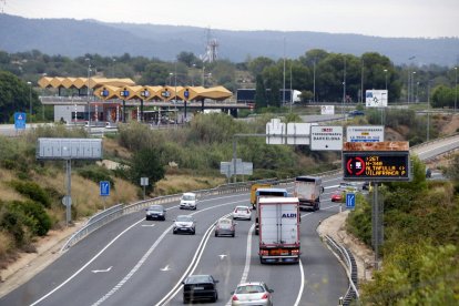 Pla general de l'N-340 a l'alçada de l'accés del peatge d'Altafulla-Torredembarra.