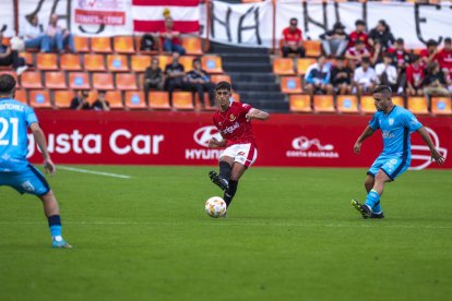 Marc Montalvo durante un partido del Nàstic al Nou Estadi.