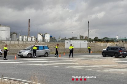 Imagen de uno de los controles de los Mossos en el acceso al festival.