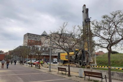 Se han iniciado las prospecciones geotécnicas y geofísicas en las zonas donde se hará el cementado del nuevo hospital.