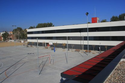 El edificio actual del Instituto de Pallaresos acoge cuatro líneas de ESO.