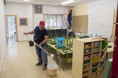 Durant l'estiu s'han dut a terme tasques de pintura i de petit manteniment.