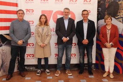 Els responsables de la commemoració de Santa Tecla 700, durant la presentació.