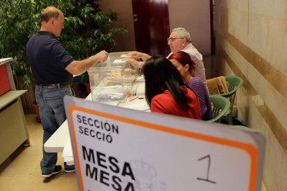 Imatge d'arxiu d'una mesa electoral.