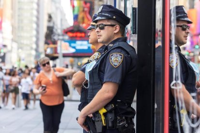 Imatge d'arxiu de dos agents de la Policia de Nova York.