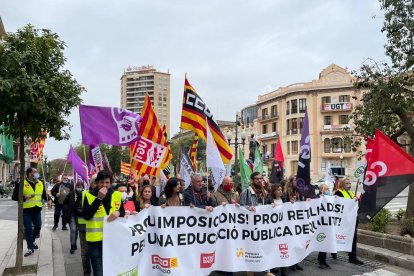 Una pancarta pidiendo una educación de calidad.