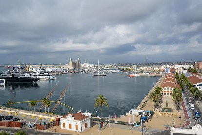 Cuando el velero sea reflotado se llevará al dique seco del varadero del Serrallo.