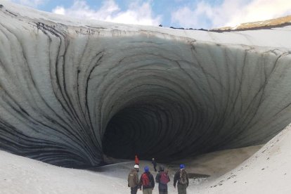 La 'Cova del Jimbo' o 'del gel', a la Patagonia argentina, on s'ha produït l'accident.