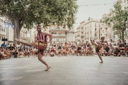 Un grupo de bailarines de Figueres sufre una agresión homófoba por parte de unos adolescentes