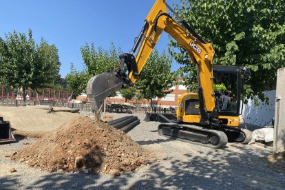 Imagen de las obras que se han realizado en el patio de la Escuela Ventura Gassol.