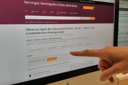 Imatge de la pantalla del tràmit telemàtic per sol·licitar obres per a instal·lacions d'energia solar