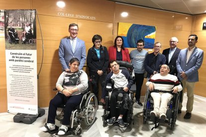 Els quadres de l'exposició es poden adquirir ammb un donatiu per la Muntanyeta.