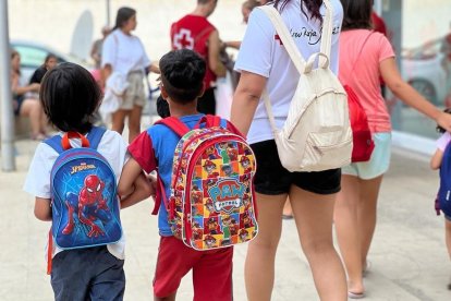 Imagen de una de las clases de Creu Roja destinadas a niños.